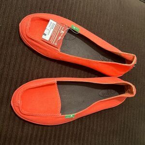 Sanuk Tailspin Size 8 NWT Cute Studded Detail